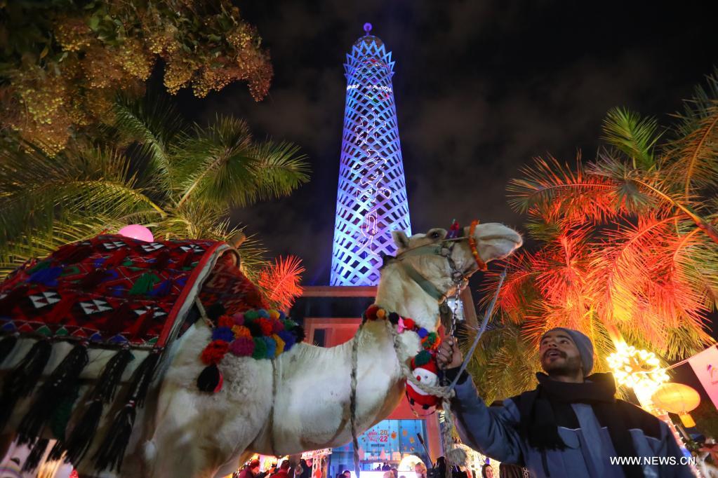 برج القاهرة يتزين بشعار أولمبياد بكين الشتوية 2022 مع بدء العد التنازلي للأولمبياد