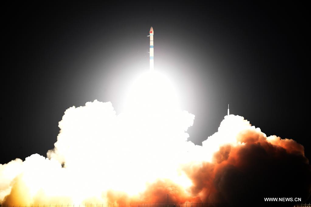 الصين تطلق قمرا صناعيا جديدا عبر صاروخ حامل من طراز "كوايتشو-1أيه"