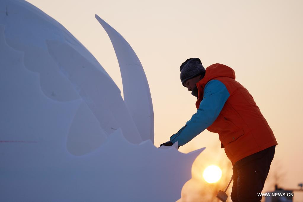 مسابقة النحت على الجليد في هيلونغجيانغ شمال شرقي الصين