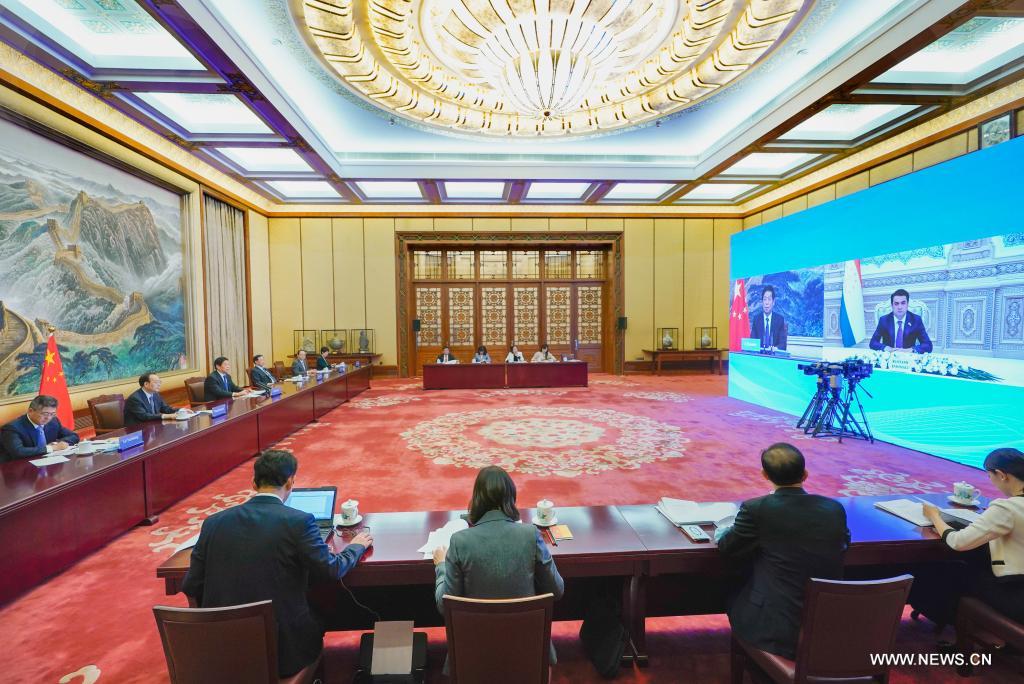 كبير المشرعين الصينيين يجتمع مع رئيس الجمعية الوطنية الطاجيكية