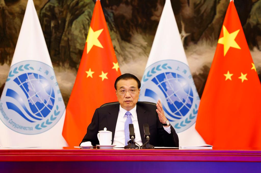 رئيس مجلس الدولة الصيني يدعو إلى تعزيز الثقة السياسية المتبادلة والتعاون العملي بين أعضاء منظمة شانغهاي للتعاون