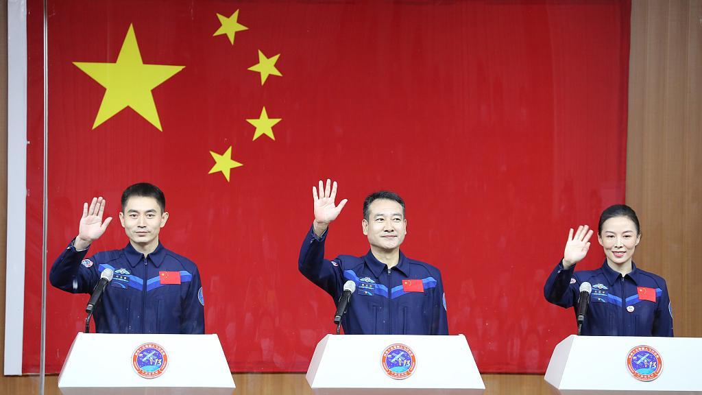 الصين تطلق سفينة الفضاء المأهولة (شنتشو-13) في 16 أكتوبر