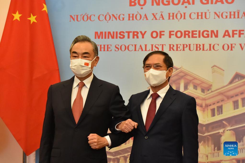 وزير الخارجية: الصين تسعى للحفاظ على تنمية صحية ومستقرة وشاملة للعلاقات مع فيتنام