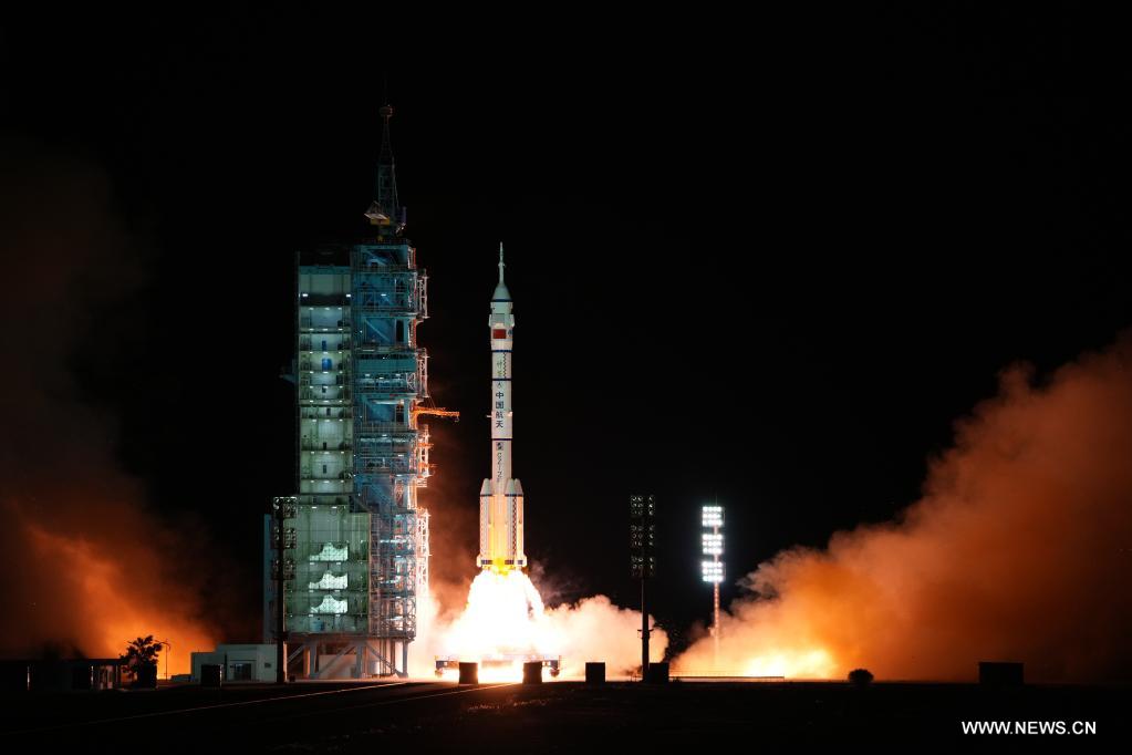 الصين تطلق أطول مهمة فضائية مأهولة لها تستمر 6 أشهر