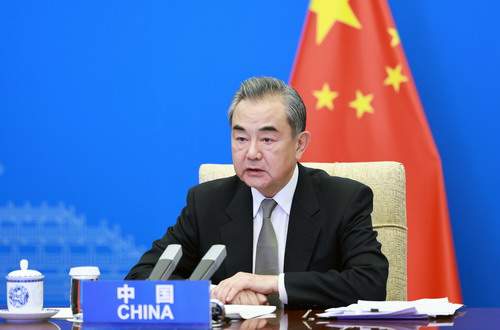 وزير الخارجية الصيني يدعو مجموعة العشرين للمساهمة في إحلال السلام والاستقرار في أفغانستان