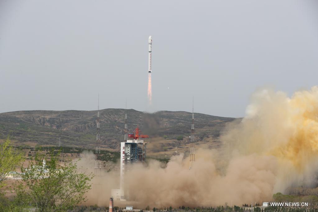 الصين تطلق الأقمار الصناعية التجارية "جيلين-1"