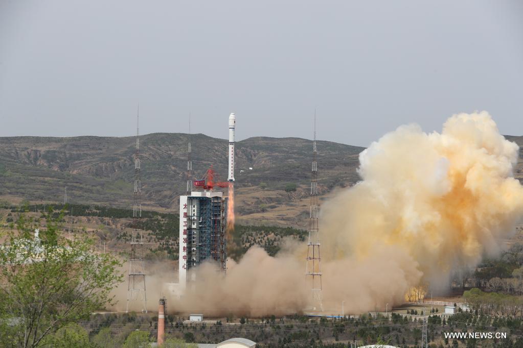 الصين تطلق الأقمار الصناعية التجارية "جيلين-1"
