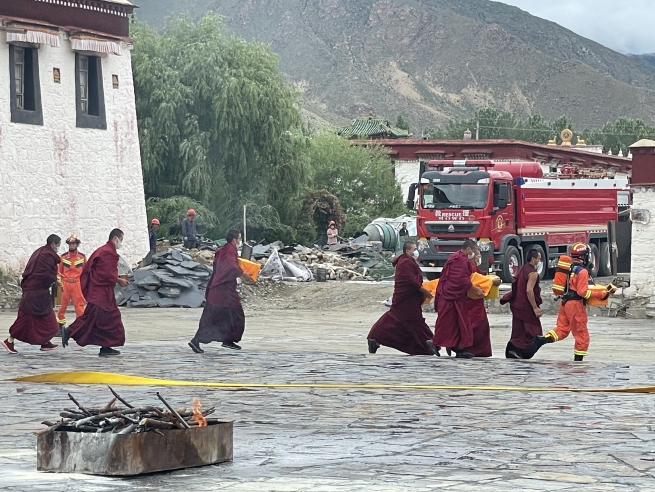 青海チベット高原をゆく⑧－チベット最古のサムイェー寺が消防演習訓練を実施