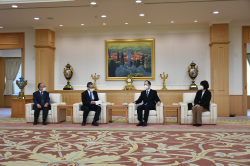 楊宇駐日臨時代理大使が創価大学を訪問
