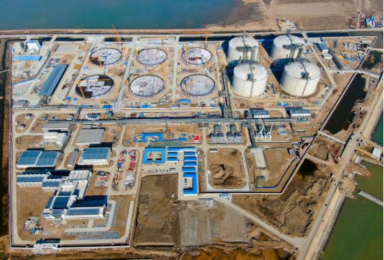 中国 世界最大の液化天然ガス貯蔵タンク6基本体の建設工事始まる