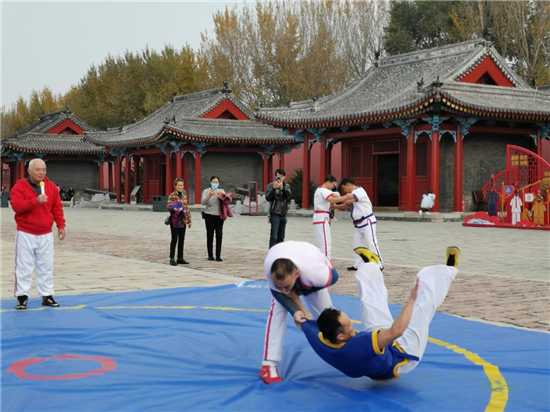 「武術漫才」、瀋陽北市のシュアイジャオ