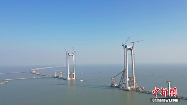 深中通路中山大橋が最初の鋼製橋桁の架設に成功　広東省