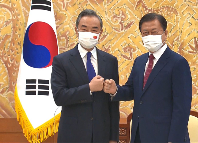 韓国の文在寅大統領 中国の王毅国務委員と会見