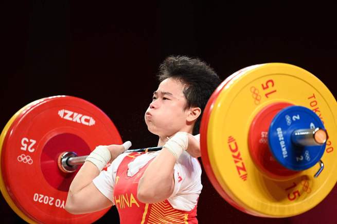 侯志慧選手 重量挙げ女子49キロ級金メダル獲得