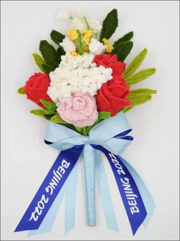 ดอกไม้ที่มอบให้นักกีฬาผู้ชนะและรองชนะเลิศในงานกีฬาโอลิมปิกฤดูหนาวปักกิ่งเป็นดอกไม้ที่ถักด้วยขนแกะ