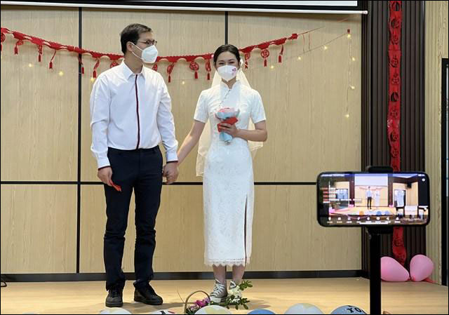ชาวเซี่ยงไฮ้ 3,000 คนจัดพิธีแต่งงานออนไลน์แก่คู่รักจิตอาสา