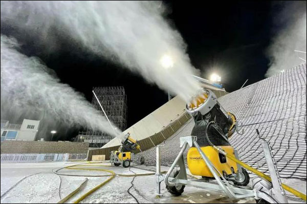 สนามกีฬาโอลิมปิกฤดูหนาวปักกิ่งโส่วกังเริ่มสร้างหิมะสำหรับแพลตฟอร์มสกีกระโดดอย่างเป็นทางการ
