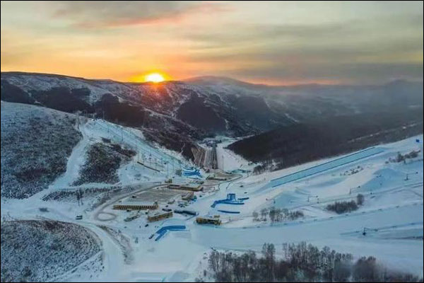 สวนสาธารณะสกีหยุนติ่งใช้ลานสกีที่มีอยู่พัฒนาเป็นสถานที่จัดแข่งขันกีฬาโอลิมปิกฤดูหนาว