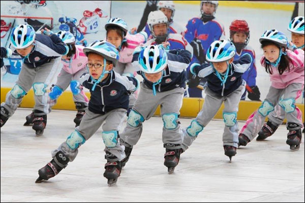 กีฬาหิมะและน้ำแข็งได้รับการส่งเสริมอย่างรวดเร็วในกลุ่มเยาวชนจีน