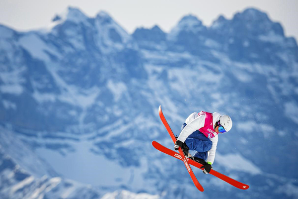 “รองเท้าแก้วโส่วกัง”เนินแข่งกระโดดสกีโอลิมปิกฤดูหนาวปักกิ่ง