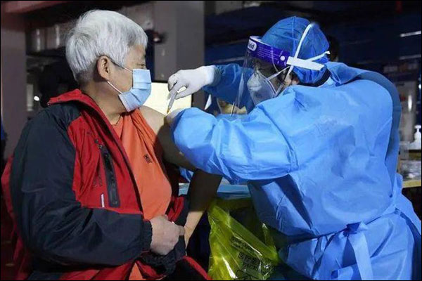 คกก.สุขภาพและอนามัยแห่งชาติจีนชี้ จำนวนผู้สูงอายุเกิน 60 ปีทั่วจีนได้รับวัคซีนป้องกันโควิด-19 ถึง 227.681 ล้านคน