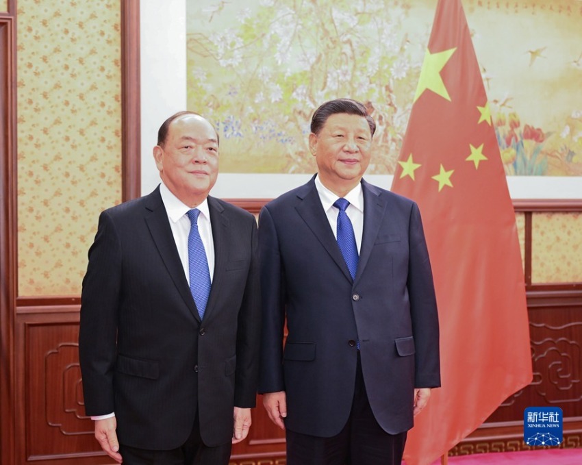 Xi Jinping Mengadakan Pertemuan dengan Kepala Eksekutif Makau Ho lat Seng