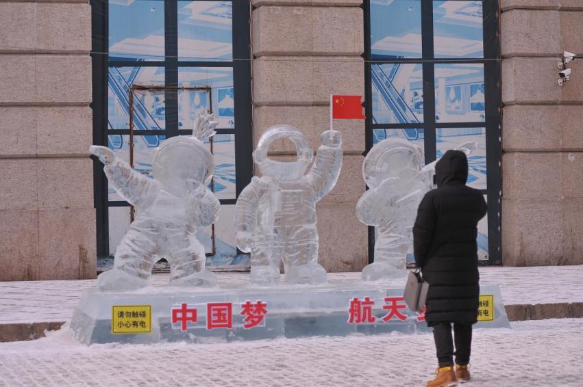 Romantisme Tiongkok dalam Pahatan Es