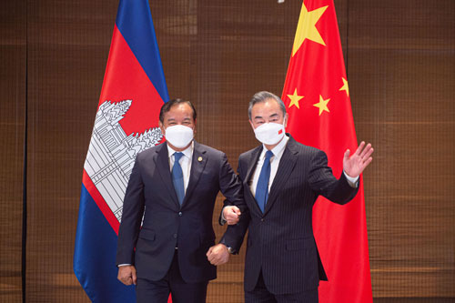 Wang Yi Adakan Pembicaraan dengan Wakil PM Merangkap Menlu Kamboja Prak Sokhonn