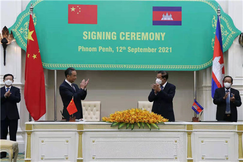 PM Kamboja Hun Sen Temui Menlu Tiongkok Wang Yi
