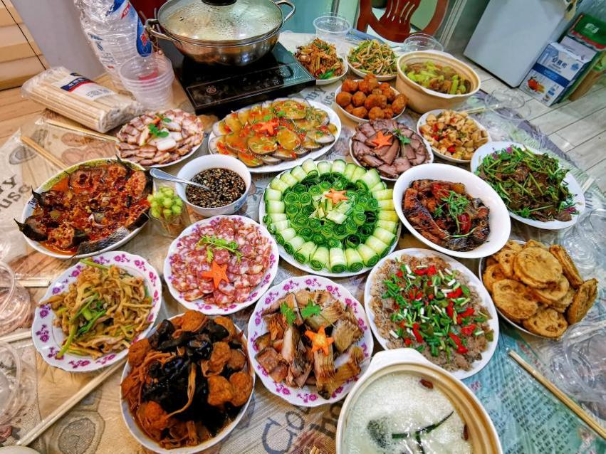 Makan Malam Jelang Tahun Baru Imlek Tiongkok