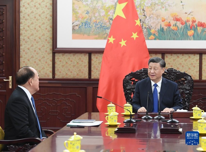Xi Jinping Mengadakan Pertemuan dengan Kepala Eksekutif Makau Ho lat Seng