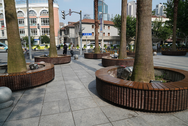「座ることのできる都市」づくりに取り組む上海で公共スペースの休憩用ベンチ寄付事業