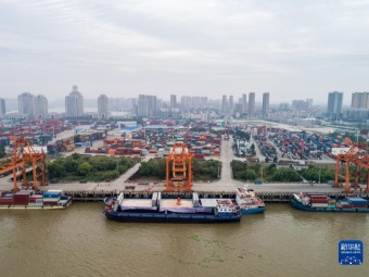 海外との貿易に新たな長江・海洋直通ルートが開通　湖北省武漢市