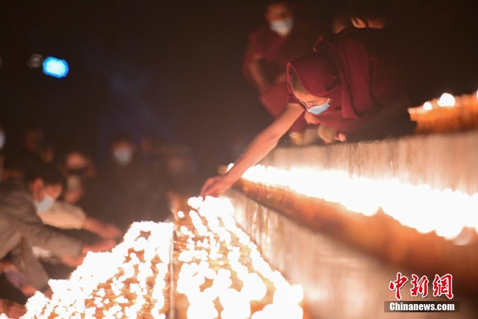 「燃灯節」を迎えたチベット自治区ラサ