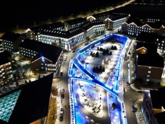初めて明かりが灯った張家口冬季五輪村　河北省