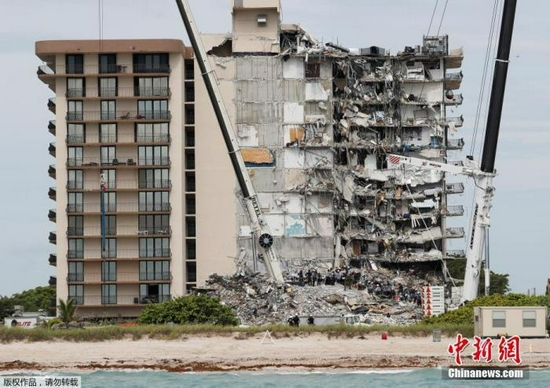 米フロリダのマンション崩落、死者95人に