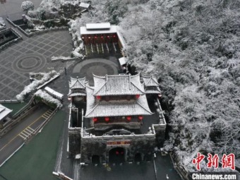 古城に映える春の雪、悠然とした古の趣　重慶