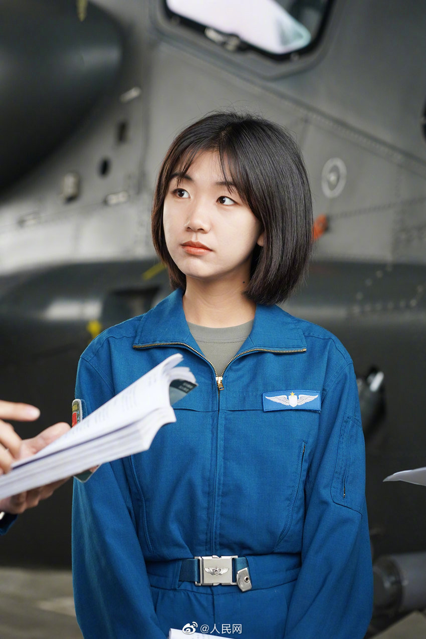 青空の夢を追う初の陸軍女性パイロット