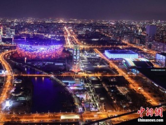 北京の冬の夜に瞬く「五輪の輝き」