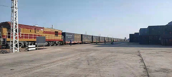 中国・ラオス定期便列車、復路便一番列車が成都に到着