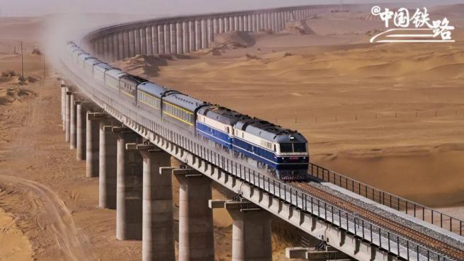 タクラマカン砂漠の環状鉄道、6月に開通へ