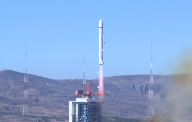 中国　試験13号衛星の打ち上げに成功