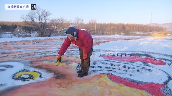 農民が巨大な雪原絵画を創作して寅年と北京冬季五輪を祝う