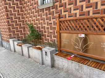 「座ることのできる都市」づくりに取り組む上海で公共スペースの休憩用ベンチ寄付事業
