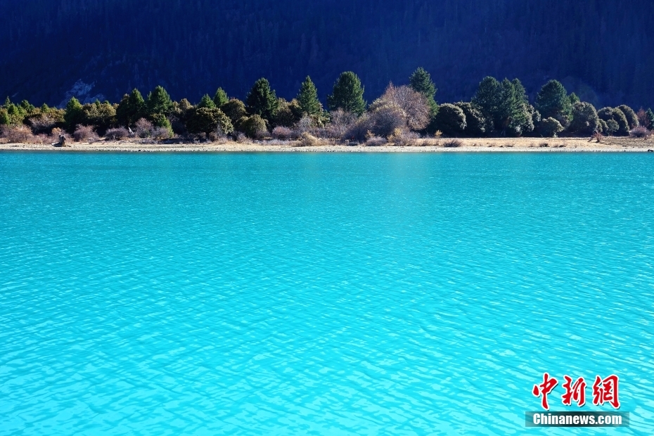 初冬の高原湖・バーソンツオ　チベット