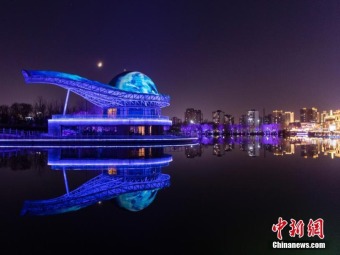 北京を美しく彩る亮馬河国際風情水岸