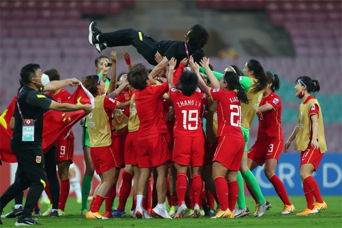 ทีมฟุตบอลหญิงจีนกลับประเทศพร้อมแชมป์เอเชีย