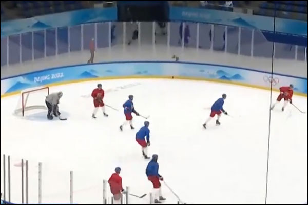 ทีมฮอกกี้โอลิมปิกฤดูหนาวประเทศต่างๆ เริ่มการซ้อมในสนามแข่งจริง