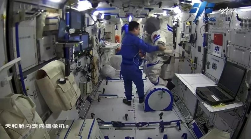 ชุดอวกาศนอกยานของนักการบินอวกาศจีน