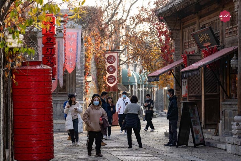ร้านเล็กๆในเมืองน้ำกู๋เป่ย สื่อของประเพณีพื้นบ้านและวัฒนธรรมดั้งเดิมของจีน